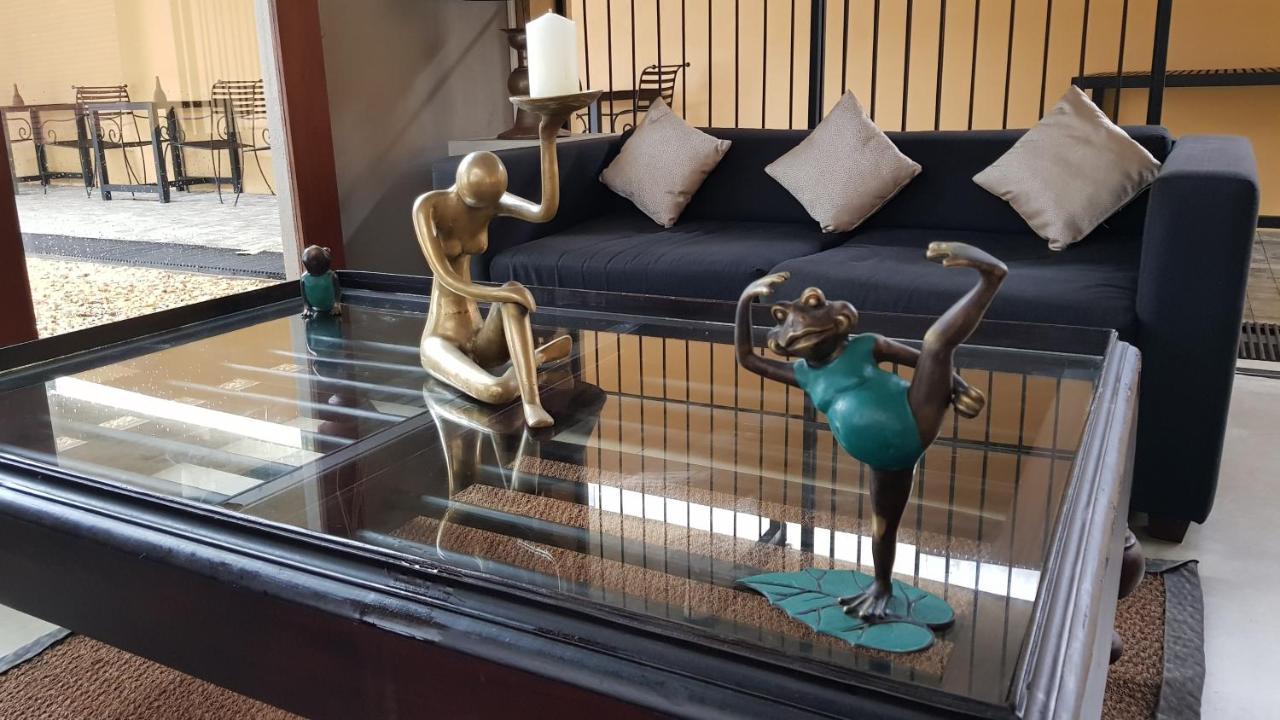 Om Shambhala Bed and Breakfast Colombo Exteriör bild